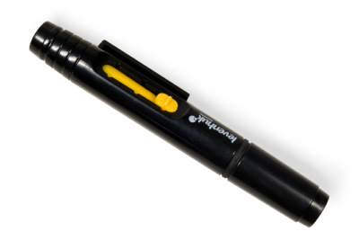  Карандаш чистящий Levenhuk Cleaning Pen LP10 в интернет-магазине Левенгук от производителя.